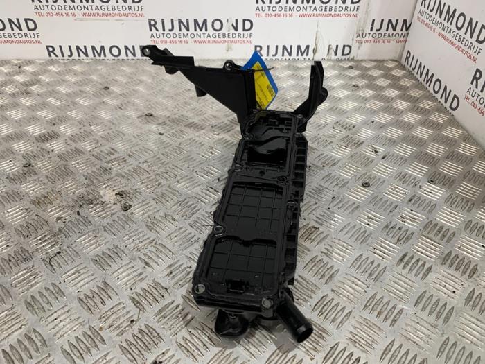 Ventildeckel van een Citroën C4 Cactus (0B/0P) 1.6 Blue Hdi 100 2016