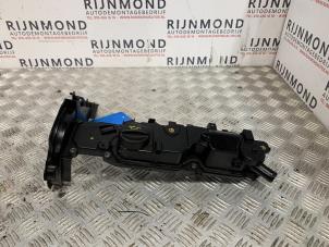 Ventildeckel van een Citroën C4 Cactus (0B/0P) 1.6 Blue Hdi 100 2016