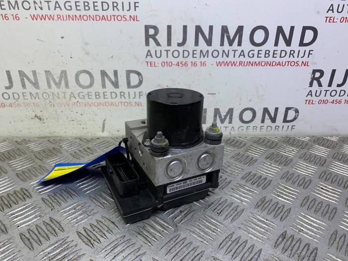 Używane Pompa ABS Skoda Fabia II Combi 1.2 TDI 12V Greenline Cena € 20,00 Procedura marży oferowane przez Autodemontage Rijnmond BV