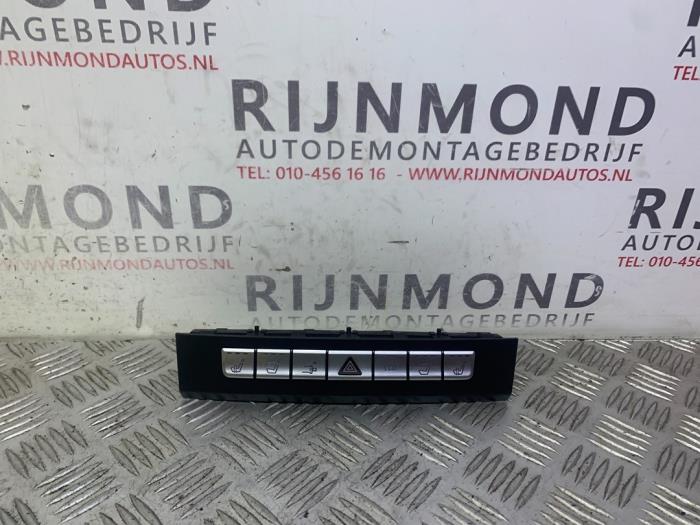 Usados Interruptor Mercedes E (R207) E-350 CDI, d BlueTEC 3.0 V6 24V Precio € 90,75 IVA incluido ofrecido por Autodemontage Rijnmond BV