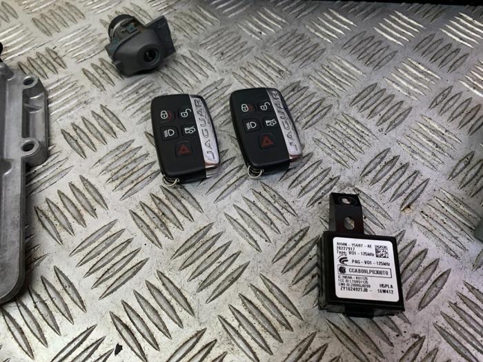 Ignition lock + computer from a Jaguar XE 2.0d 180 16V 2017