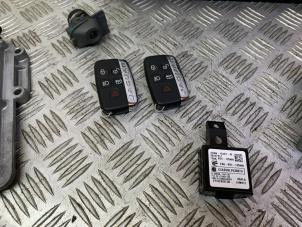 Ignition lock + computer from a Jaguar XE 2.0d 180 16V 2017