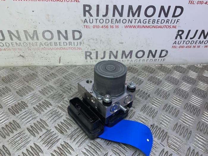 Usagé Pompe ABS Jaguar XE 2.0d 180 16V Prix € 332,75 Prix TTC proposé par Autodemontage Rijnmond BV
