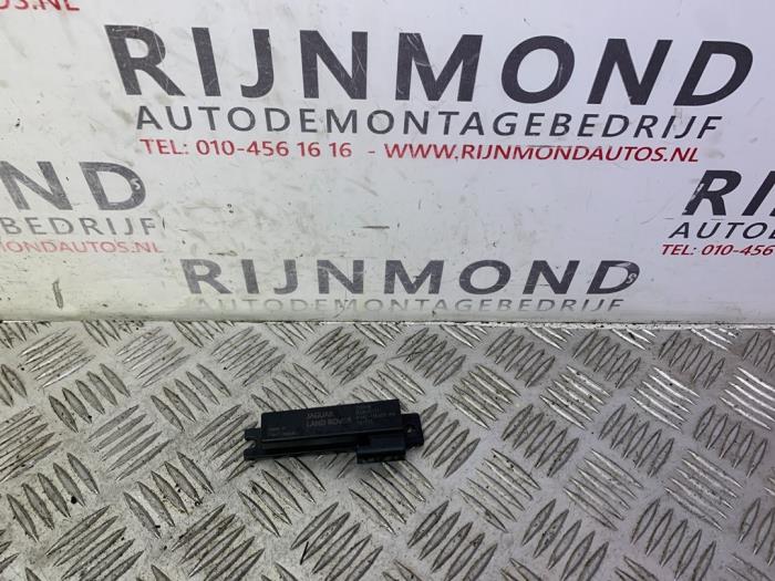 Używane Keyless Entry-Antena Jaguar XE 2.0d 180 16V Cena € 6,05 Z VAT oferowane przez Autodemontage Rijnmond BV