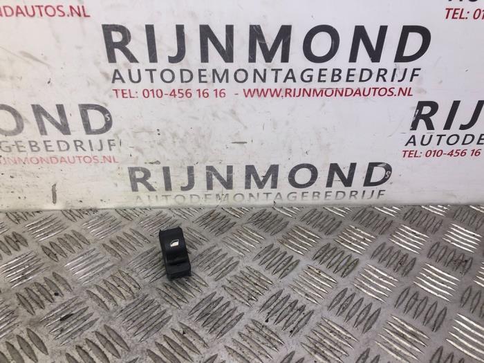 Usados Interruptor de ventanilla eléctrica Peugeot 3008 I (0U/HU) 1.6 16V THP 155 Precio € 15,00 Norma de margen ofrecido por Autodemontage Rijnmond BV