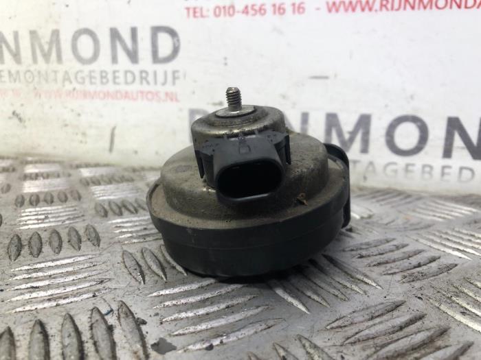 Horn from a BMW X3 (F25) xDrive20d 16V 2011