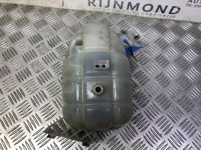 Expansion vessel from a BMW 1 serie (F20) 118d 2.0 16V 2016