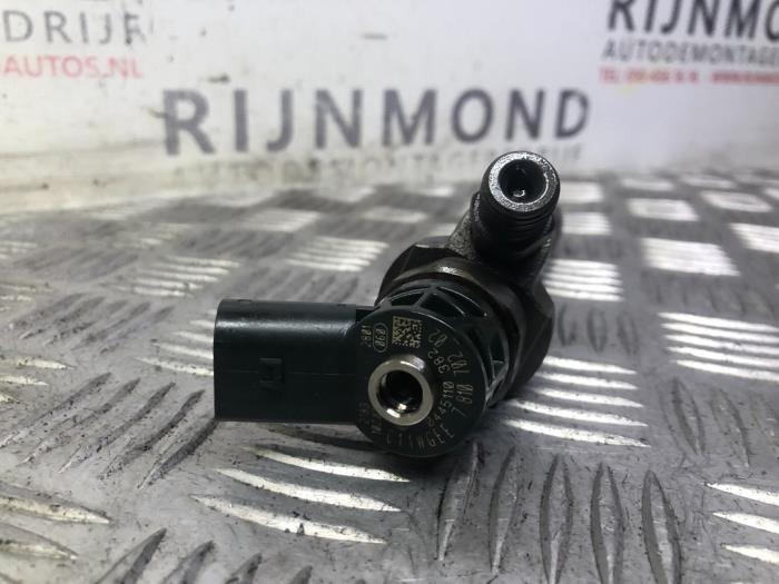 Injector (diesel) from a BMW X3 (F25) xDrive20d 16V 2012