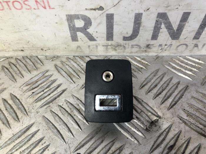 Conexión AUX-USB de un Ford EcoSport (JK8) 1.5 TDCi 2015