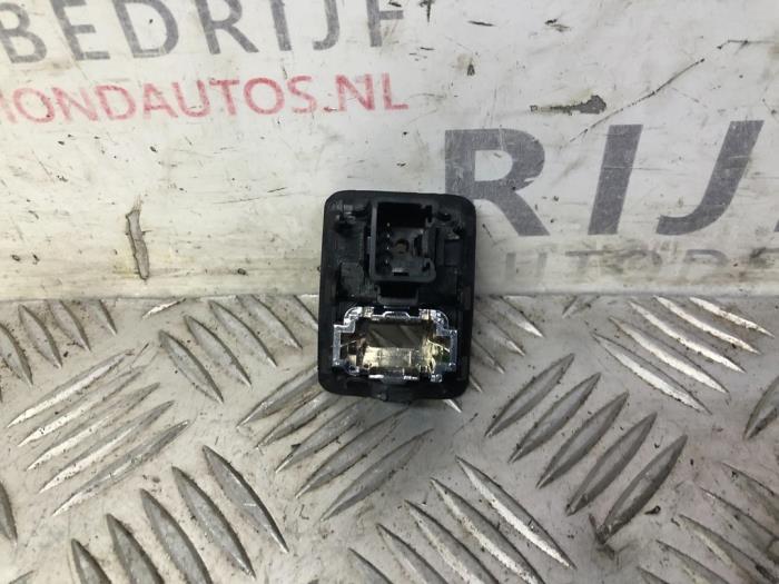 AUX / USB-Anschluss van een Ford EcoSport (JK8) 1.5 TDCi 2015