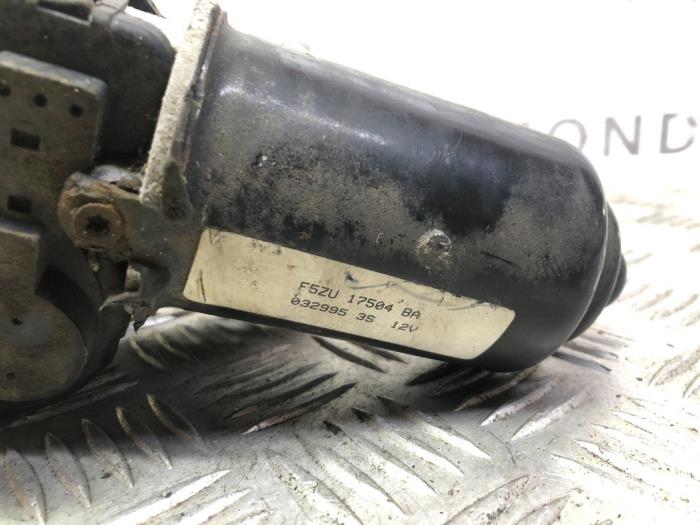 Front wiper motor from a Ford (USA) Mustang IV 3.8 1996