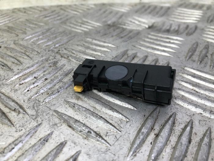 Begagnade Regnsensor Mercedes C (C204) 1.8 C-180 CGI 16V BlueEfficiency Pris € 18,15 Inklusive moms erbjuds av Autodemontage Rijnmond BV