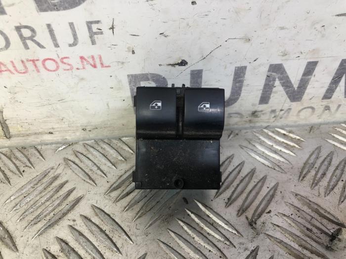 Usados Interruptor de ventanilla eléctrica Opel Adam 1.2 16V Precio € 15,00 Norma de margen ofrecido por Autodemontage Rijnmond BV