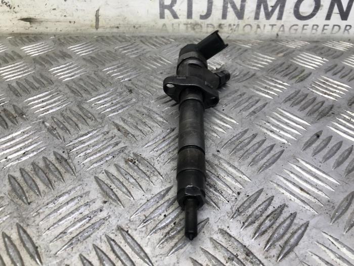 Injector (diesel) from a Renault Master III (JD/ND/PD) 2.5 dCi 120 FAP 2007