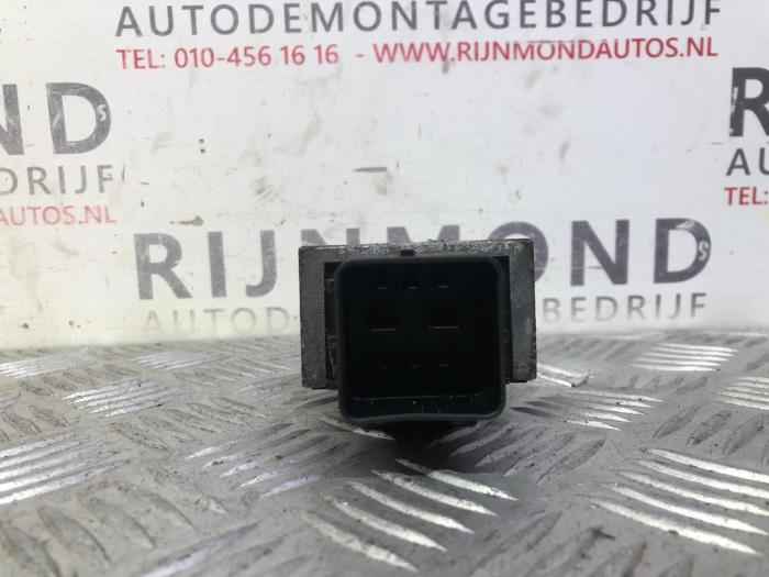 Glow plug relay from a Ford Kuga I 2.0 TDCi 16V 140 2010