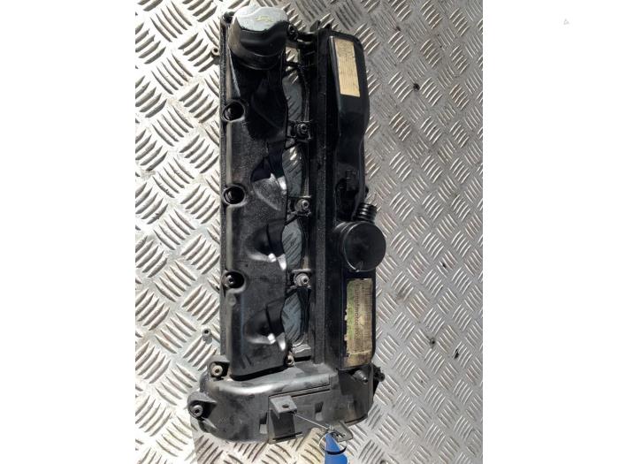 Ventildeckel van een Mercedes-Benz E (W212) E-250 CDI 16V BlueEfficiency 4-Matic 2009