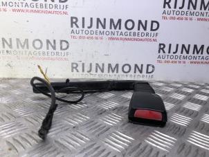 Używane Wtyk pasa bezpieczenstwa lewy przód BMW Mini One/Cooper (R50) 1.6 16V Cooper Cena na żądanie oferowane przez Autodemontage Rijnmond BV