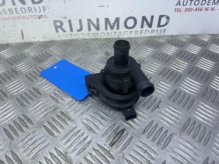 Begagnade Extra vattenpump Skoda Octavia Combi (1Z5) 1.2 TSI Pris på förfrågan erbjuds av Autodemontage Rijnmond BV