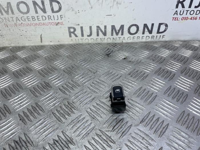 Usados Interruptor de ventanilla eléctrica Audi A3 Sportback (8VA/8VF) 1.4 TFSI 16V Precio € 12,10 IVA incluido ofrecido por Autodemontage Rijnmond BV