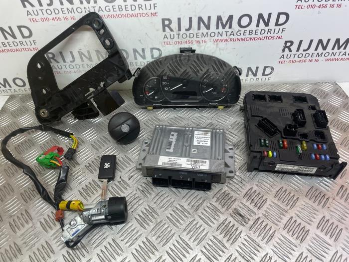 Used Ignition lock + computer Peugeot 1007 (KM) 1.4 Price € 200,00 Margin scheme offered by Autodemontage Rijnmond BV