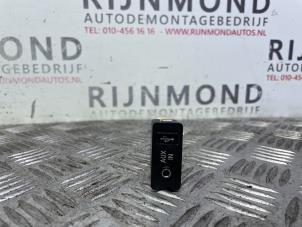Usados Conexión AUX-USB BMW X5 (E70) xDrive 40d 3.0 24V Precio € 48,40 IVA incluido ofrecido por Autodemontage Rijnmond BV