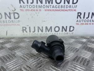 Begagnade Extra vattenpump BMW X5 (E70) xDrive 40d 3.0 24V Pris € 48,40 Inklusive moms erbjuds av Autodemontage Rijnmond BV