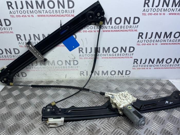 Window mechanism 4-door, front right from a BMW X5 (E70) xDrive 40d 3.0 24V 2011