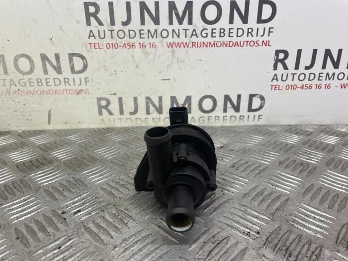 Begagnade Extra vattenpump Audi A3 Cabriolet (8P7) 1.8 TFSI 16V Pris på förfrågan erbjuds av Autodemontage Rijnmond BV