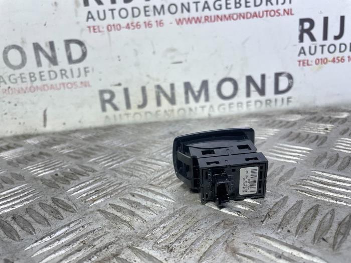 Electric window switch from a BMW 4 serie Gran Coupe (F36) 435d xDrive 3.0 24V 2016