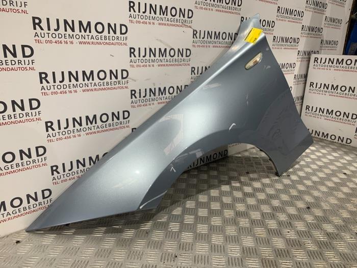 Front wing, left from a BMW 1 serie (E81) 116i 2.0 16V 2010