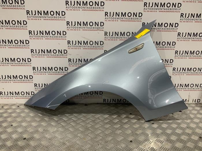 Front wing, left from a BMW 1 serie (E81) 116i 2.0 16V 2010