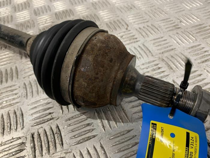Front drive shaft, left from a Opel Crossland/Crossland X 1.2 Turbo 12V 2020