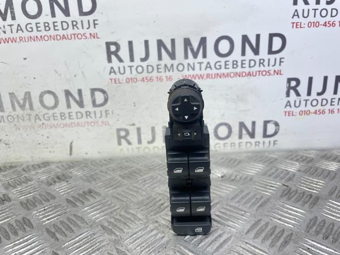 Usados Interruptor de ventanilla eléctrica Opel Crossland (X) 1.2 Turbo 12V Precio € 60,50 IVA incluido ofrecido por Autodemontage Rijnmond BV