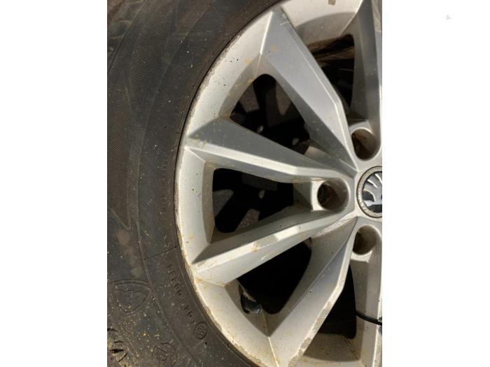 Set of wheels + tyres from a Skoda Octavia (5EAA) 1.6 TDI GreenTec 16V 2013