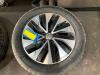 Jante + pneu d'hiver d'un Volkswagen Polo V (6R), 2009 / 2017 1.4 TDI DPF BlueMotion technology, Berline avec hayon arrière, Diesel, 1.422cc, 55kW (75pk), FWD, CUSA, 2014-03 / 2017-10 2014