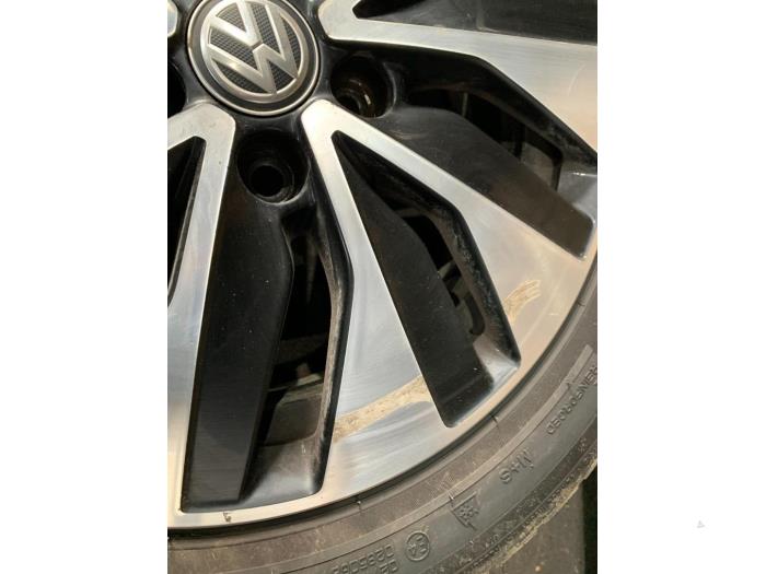 Wheel + winter tyre from a Volkswagen Polo V (6R) 1.4 TDI DPF BlueMotion technology 2014
