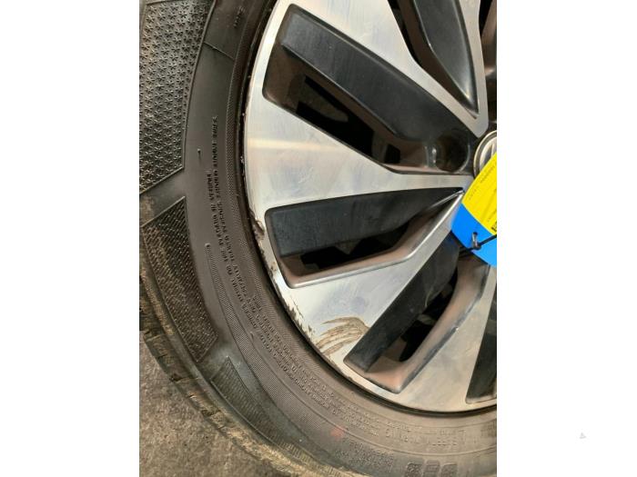 Wheel + winter tyre from a Volkswagen Polo V (6R) 1.4 TDI DPF BlueMotion technology 2014