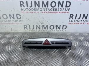 Używane Przelacznik swiatel awaryjnych Peugeot 308 (4A/C) 1.6 HDi Cena na żądanie oferowane przez Autodemontage Rijnmond BV