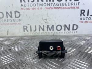 Używane Zlacze AUX/USB Peugeot 308 (4A/C) 1.6 HDi Cena € 36,30 Z VAT oferowane przez Autodemontage Rijnmond BV