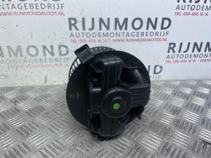 Używane Silnik wentylatora nagrzewnicy Renault Clio III (BR/CR) 1.2 16V 65 Cena € 40,00 Procedura marży oferowane przez Autodemontage Rijnmond BV