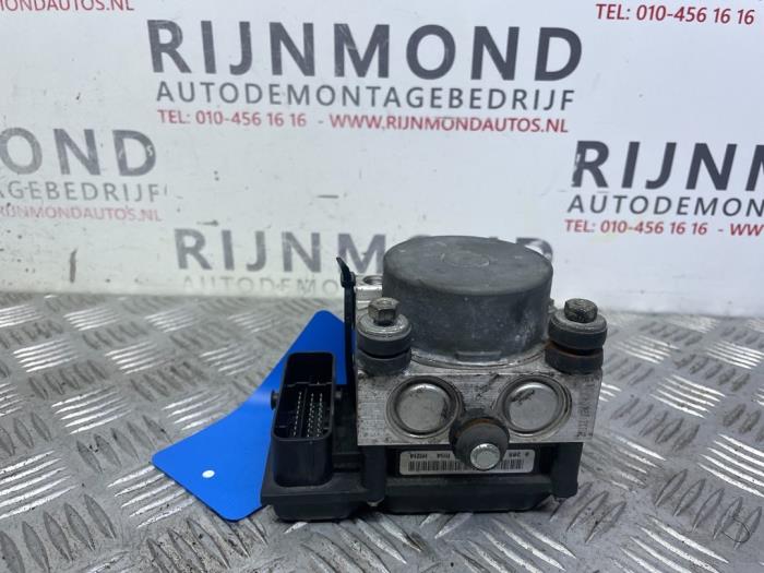 Używane Pompa ABS Fiat Punto Evo (199) 1.3 JTD Multijet 85 16V Euro 5 Cena € 25,00 Procedura marży oferowane przez Autodemontage Rijnmond BV