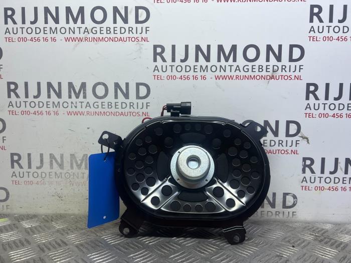 Używane Subwoofer Landrover Discovery Sport (LC) 2.0 eD4 150 16V Cena € 90,75 Z VAT oferowane przez Autodemontage Rijnmond BV