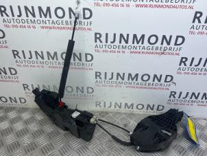 Used Front door lock mechanism 4-door, right Landrover Discovery Sport (LC) 2.0 eD4 150 16V Price € 121,00 Inclusive VAT offered by Autodemontage Rijnmond BV