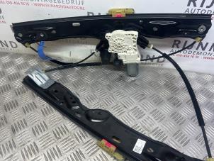 Used Window mechanism 4-door, front right Landrover Discovery Sport (LC) 2.0 eD4 150 16V Price € 60,50 Inclusive VAT offered by Autodemontage Rijnmond BV