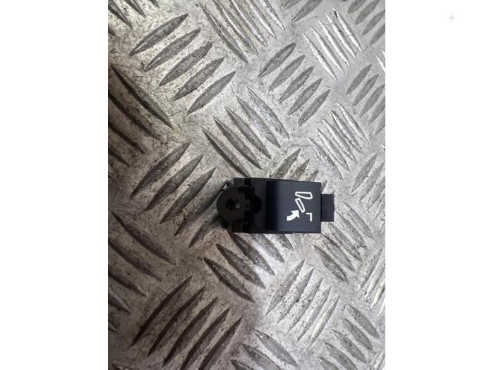 Usados Interruptor Landrover Discovery Sport (LC) 2.0 eD4 150 16V Precio € 18,15 IVA incluido ofrecido por Autodemontage Rijnmond BV