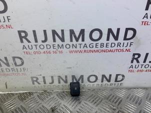 Used Central locking switch Landrover Discovery Sport (LC) 2.0 eD4 150 16V Price € 24,20 Inclusive VAT offered by Autodemontage Rijnmond BV