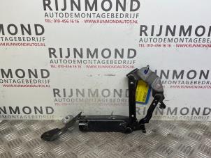 Used Bonnet Hinge Landrover Discovery Sport (LC) 2.0 eD4 150 16V Price € 48,40 Inclusive VAT offered by Autodemontage Rijnmond BV