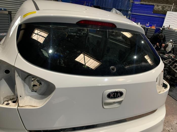 Używane Tylna klapa Kia Rio III (UB) 1.2 CVVT 16V Cena € 200,00 Procedura marży oferowane przez Autodemontage Rijnmond BV