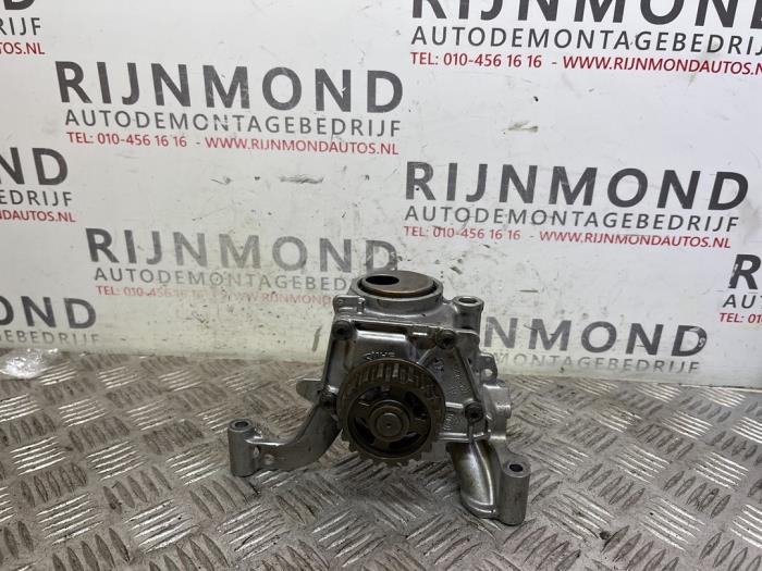 Używane Pompa oleju Ford Focus 3 1.0 Ti-VCT EcoBoost 12V 125 Cena € 121,00 Z VAT oferowane przez Autodemontage Rijnmond BV