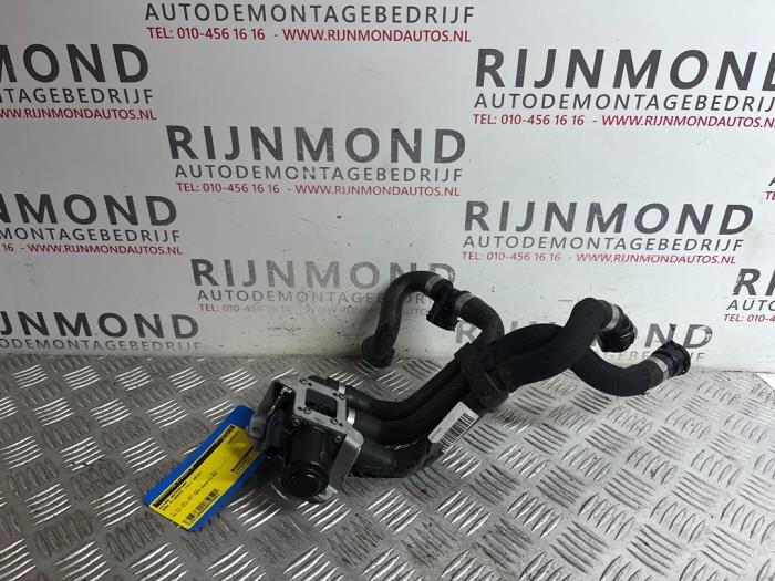 Begagnade Extra vattenpump BMW 5 serie (F10) 530d 24V Pris på förfrågan erbjuds av Autodemontage Rijnmond BV
